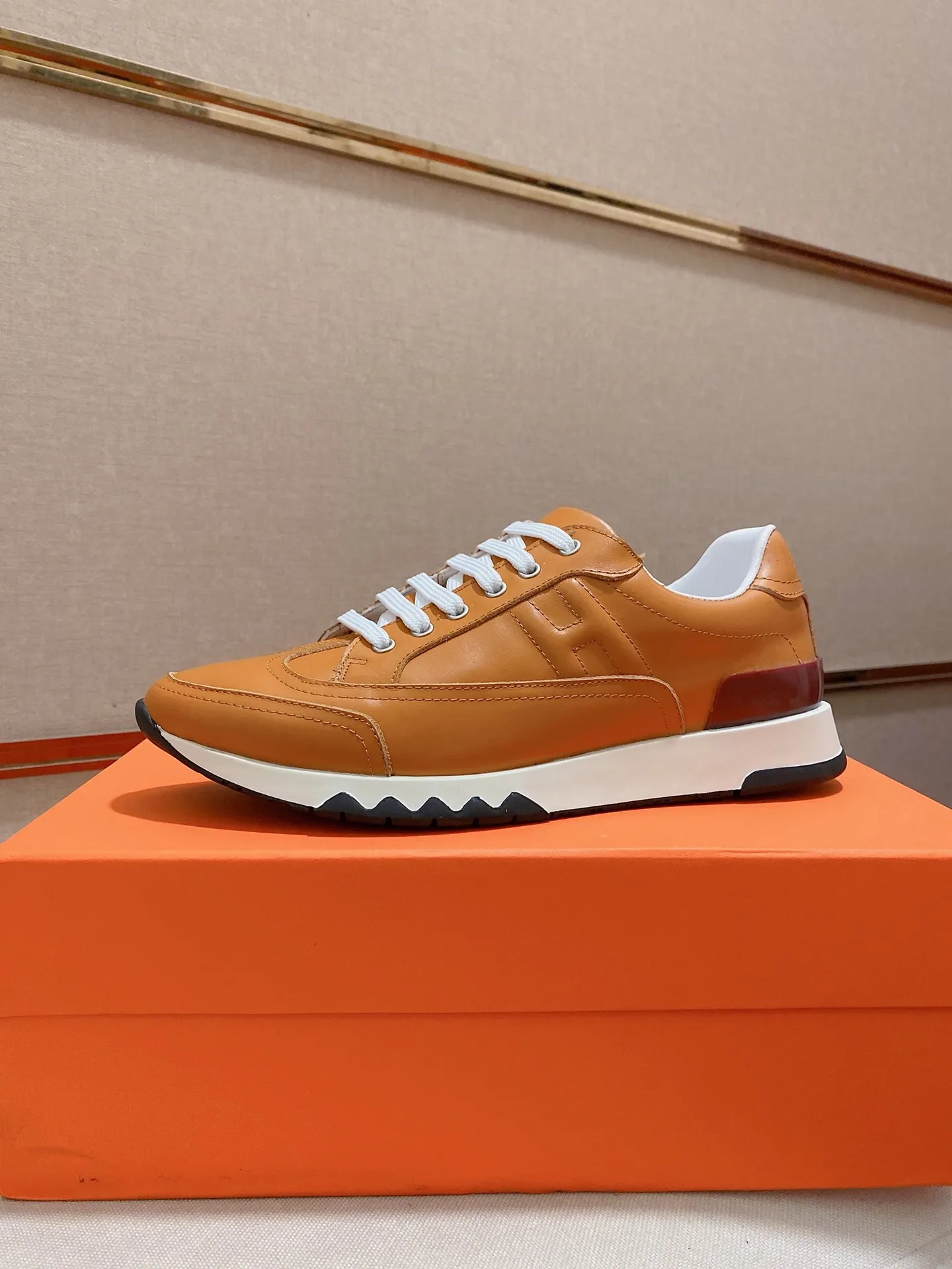 Ex-factory price: 500💰《HERMES》【Classic original single version】Hermès; top 🔝purchasing agent🔍🔍men's latest 🇺🇸sold simultaneously, original imported from Italy ▲▲first-layer cowhide ▲▲ (high-end, nobility and class) ) Exquisite workmanship (Italian 🇮🇹 imported water-dyed 🐂 cowhide lining) sole: original sole provided by the original factory, ⚠️exclusive double-layer activity·TPR·rubber·combined molded outsole; super comfortable·wear-resistant·non-slip·environmental protection The real thing is more beautiful when photographed in kind (high quality, following orders), you can come in and out at will * Number of yards: 38·39·40·41·42·43·44# (can be customized 45.)